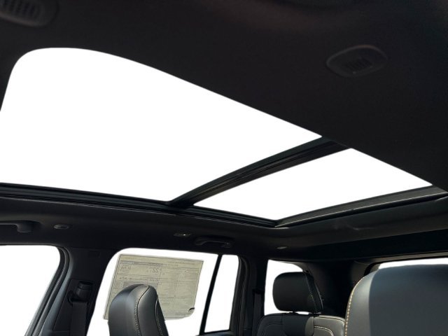 New 2026 Diamond Black Crystal Pearl-Coat Exterior Paint Jeep  image 20