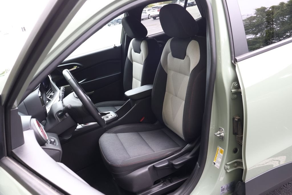 Used 2024 Green Chevrolet 1RS image 32