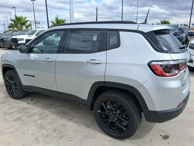 New 2026 Silver Zynith Metallic Clear-Coat Exterior Paint Jeep Latitude image 5