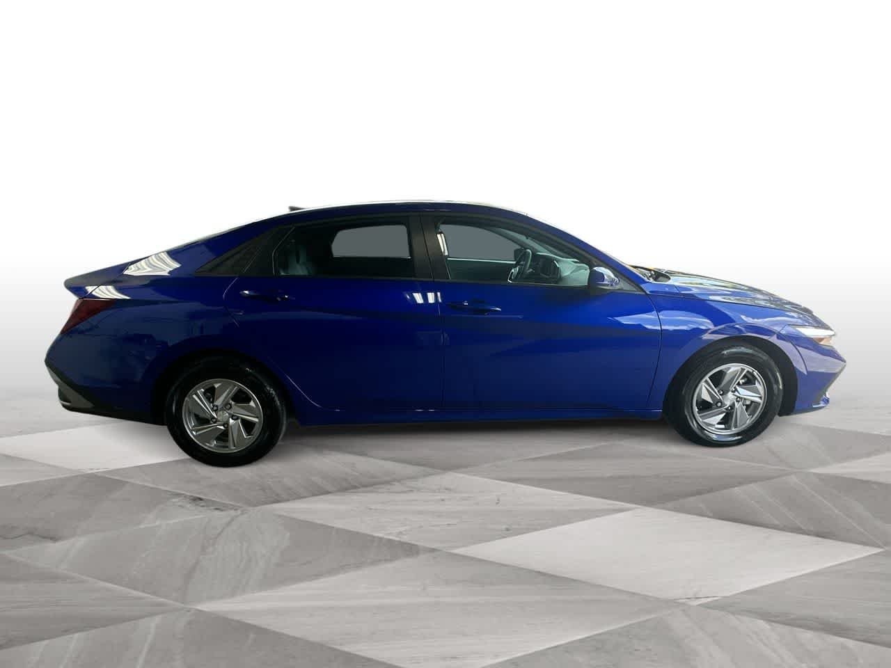 2025 Hyundai Elantra SE - Photo 9