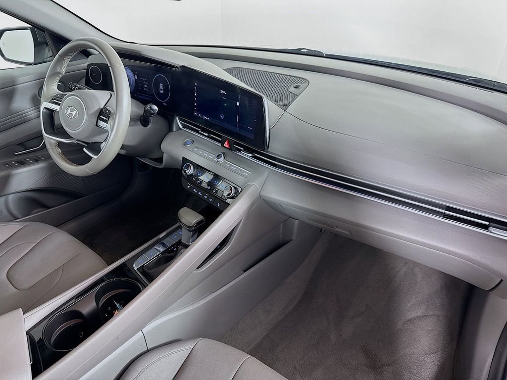 2025 Hyundai Elantra SEL - Photo 29