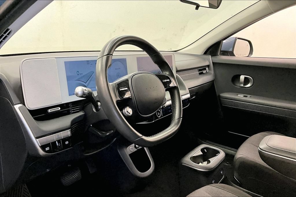 Used 2024  Hyundai SE image 13