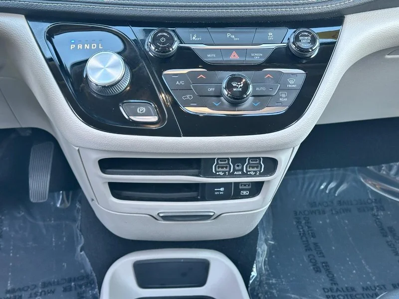 Used 2022 Ceramic Gray Clearcoat Chrysler Hybrid Touring L image 15