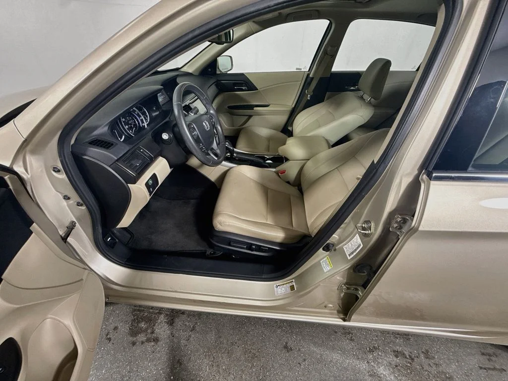 Used 2014 Champagne Frost Pearl Honda EX-L image 20