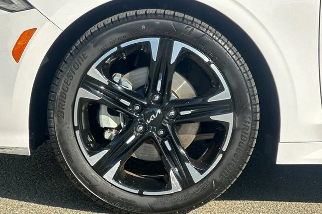 Used 2022 White Kia GT-Line image 27