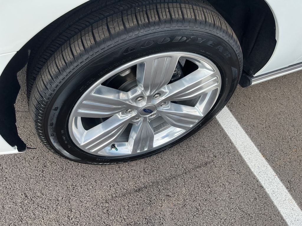 Used 2023 White Ford Platinum image 9