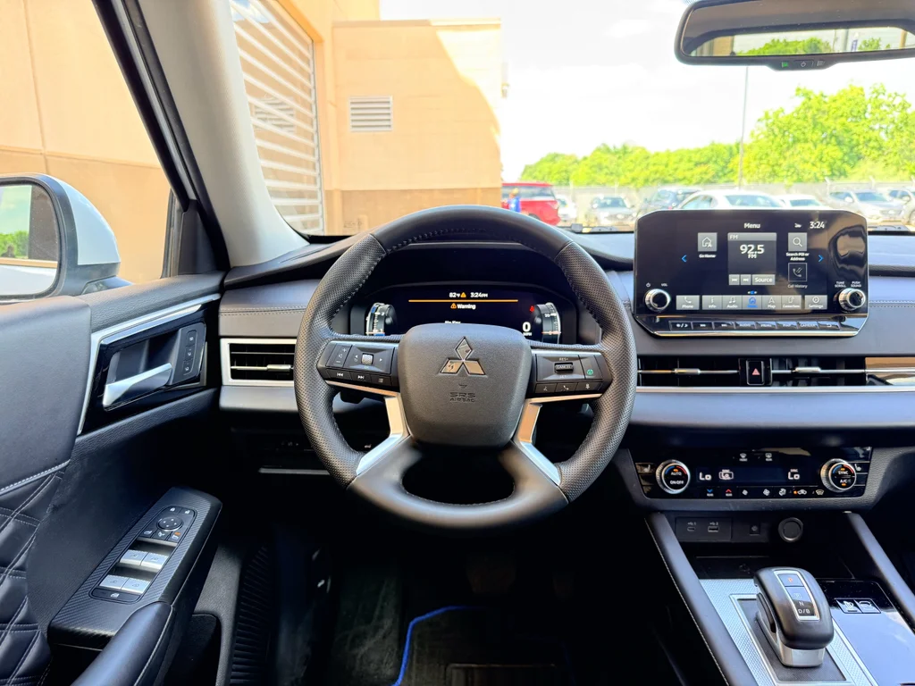 Used 2024 White Diamond Mitsubishi SEL image 15