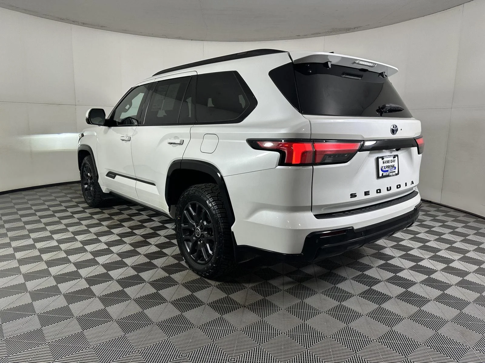 Used 2023 Wind Chill Pearl Toyota Platinum image 24