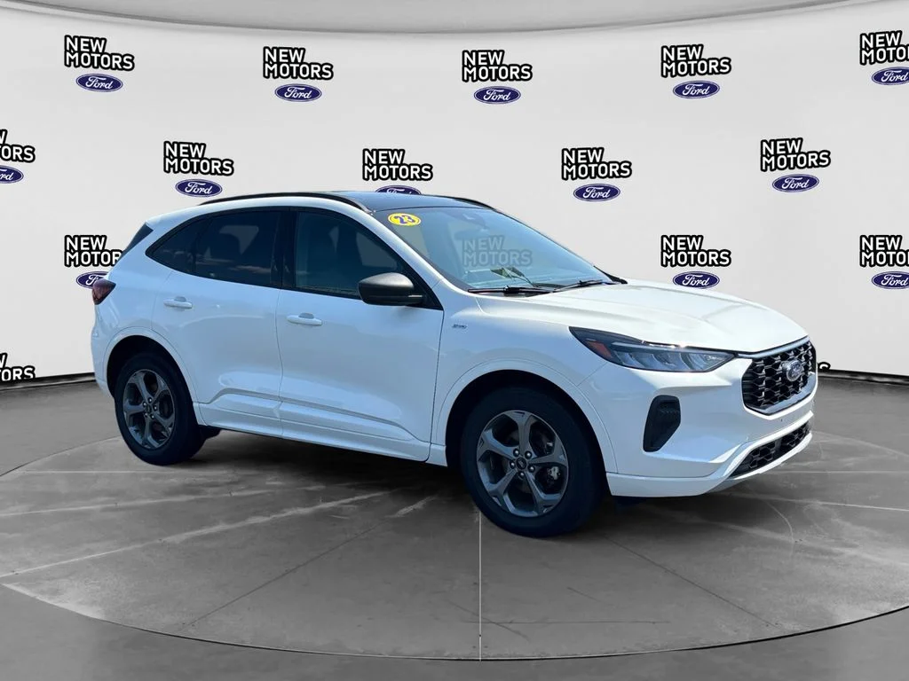 Used 2023 White Metallic Ford ST-Line image 7