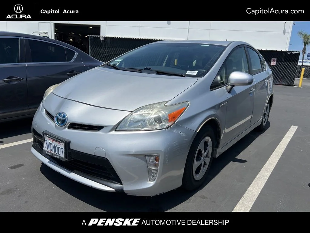 2015 Toyota Prius Two's photo