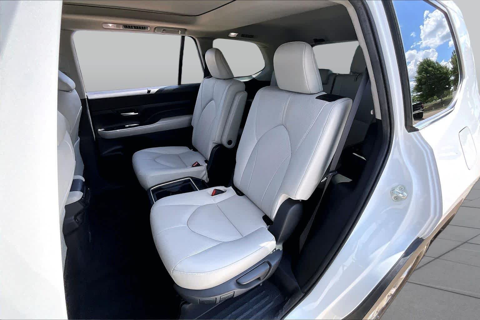 Used 2024 Wind Chill Pearl Toyota Limited image 20