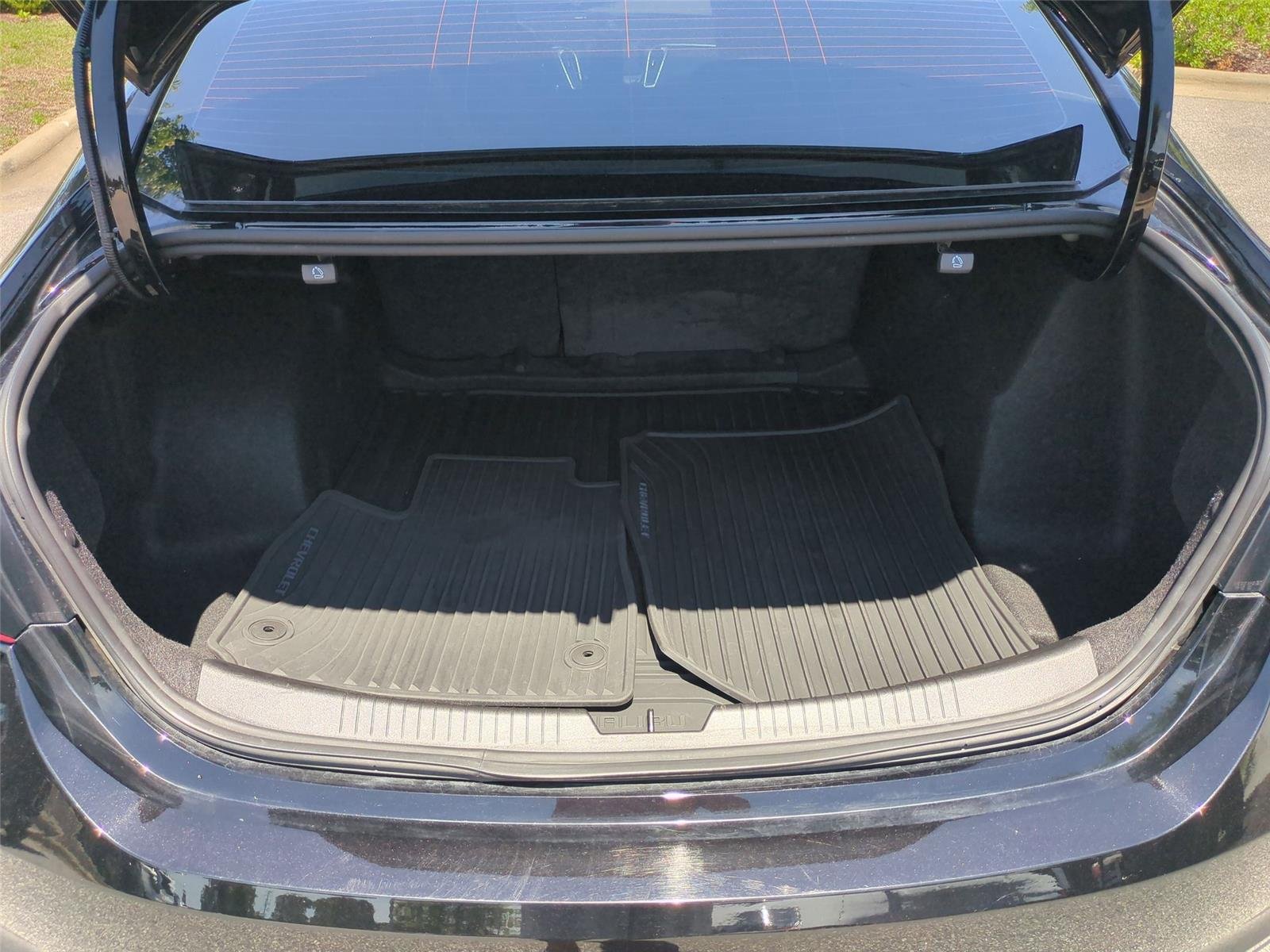 Used 2022 Mosaic Black Metallic Chevrolet LT image 34