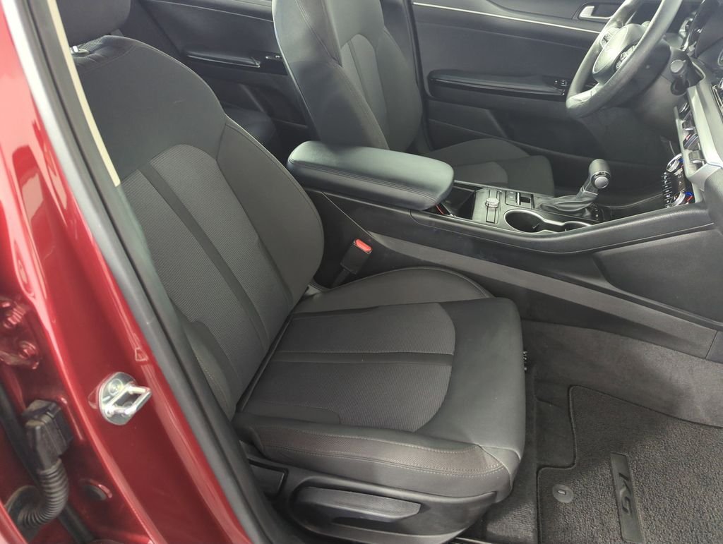 Used 2023 Red Kia LXS image 35