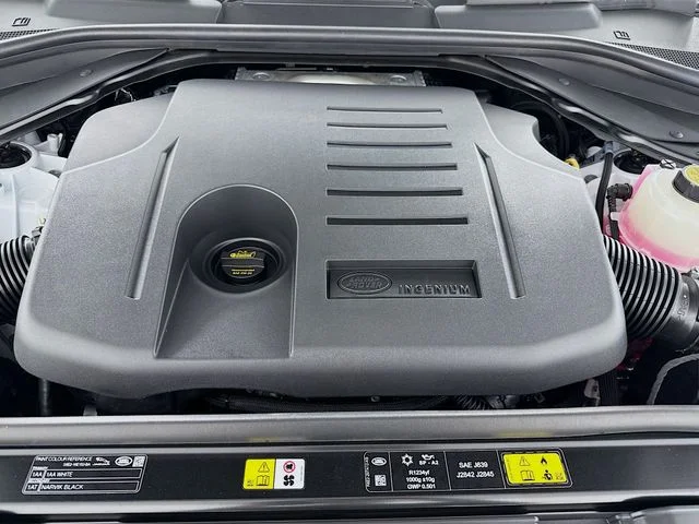 New 2026 Fuji White Land Rover SE image 32