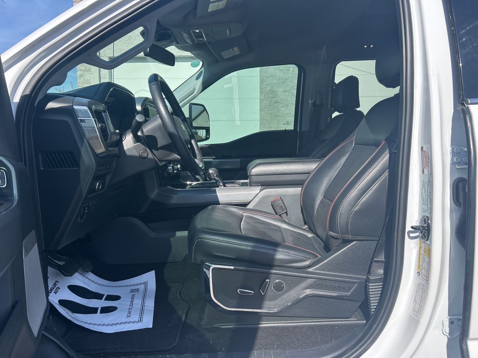 Used 2023  Ford Lariat image 9