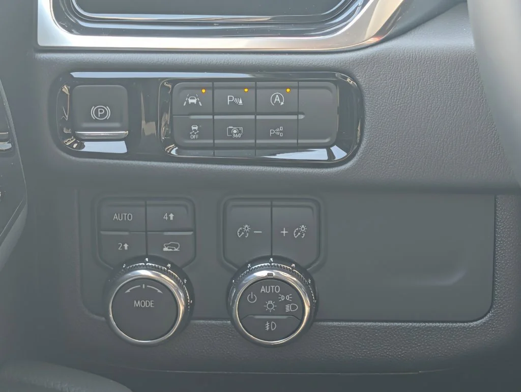 2026 GMC Yukon XL Denali - Photo 13