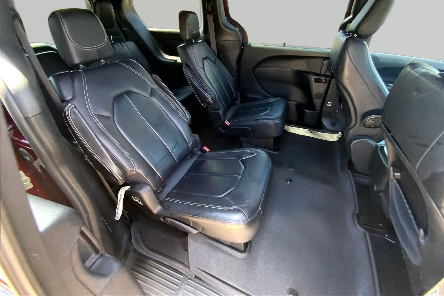 Used 2020 Velvet Red Pearlcoat Chrysler Touring L image 20