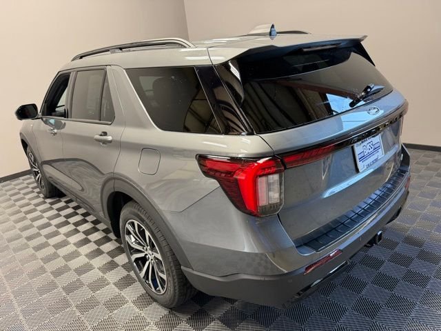 New 2026 Carbonized Gray Metallic Ford ST-Line image 9