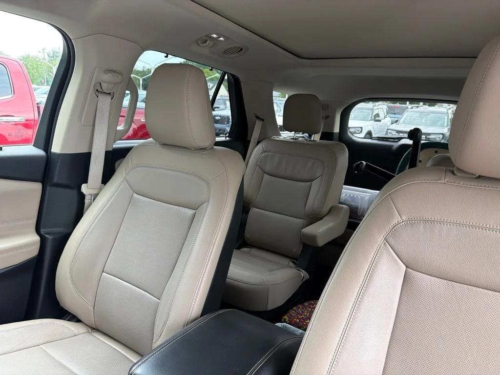 Used 2020 White Ford Limited image 25