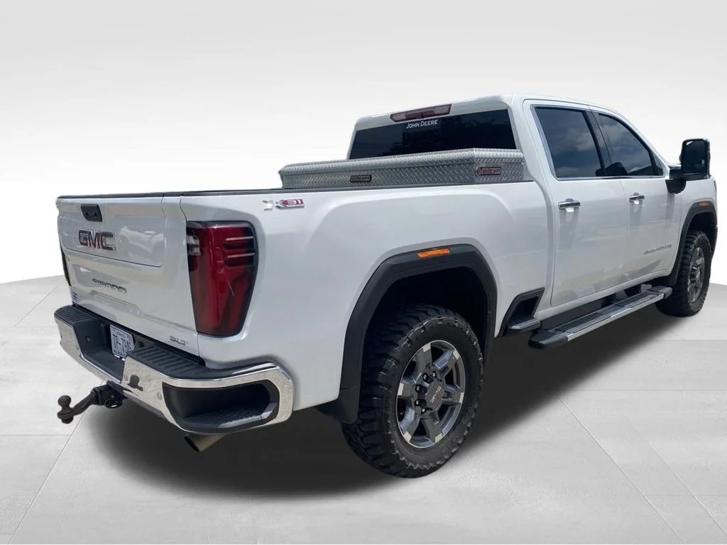 Used 2025 White GMC SLT image 16
