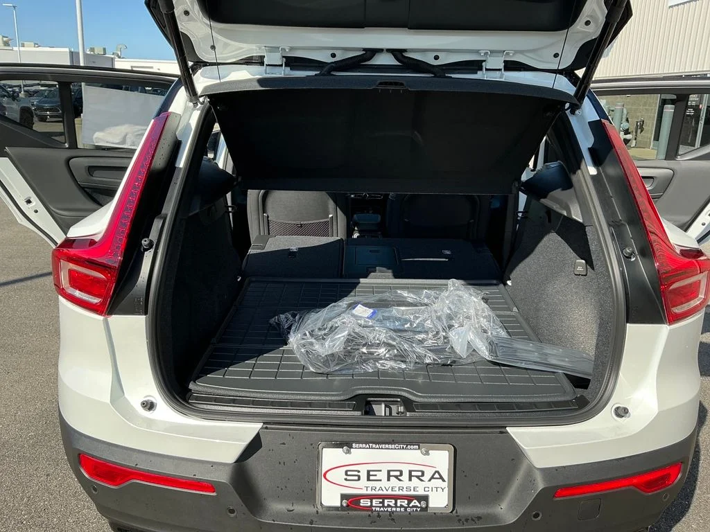 2026 Volvo XC40 Ultra Black Edition - Photo 16