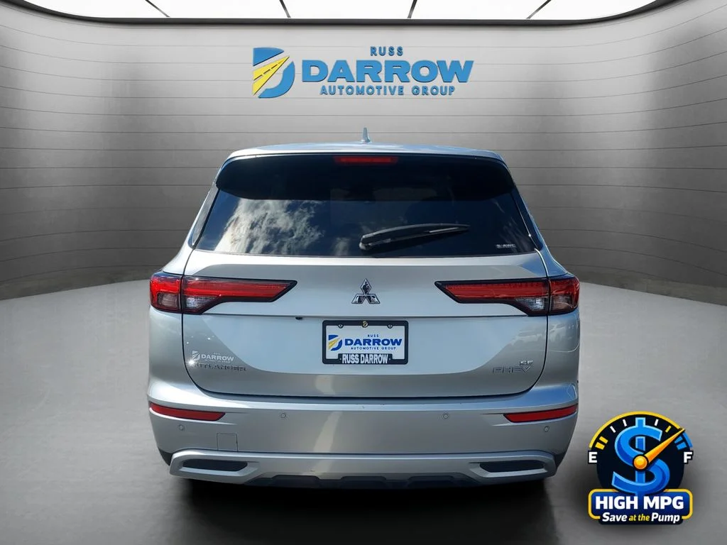 Used 2024 Silver Mitsubishi SE image 4
