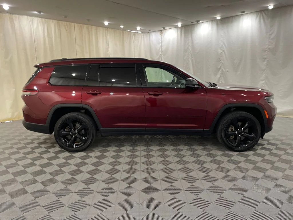 Used 2024 Velvet Red Pearlcoat Jeep Altitude X image 5