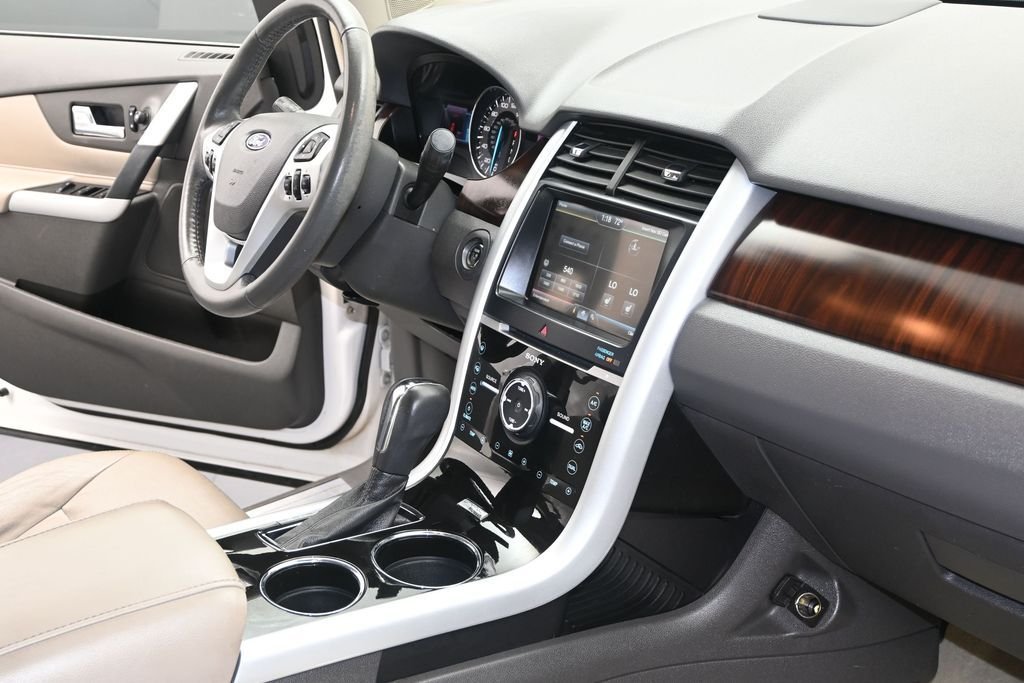 Used 2011 White Ford Limited image 25