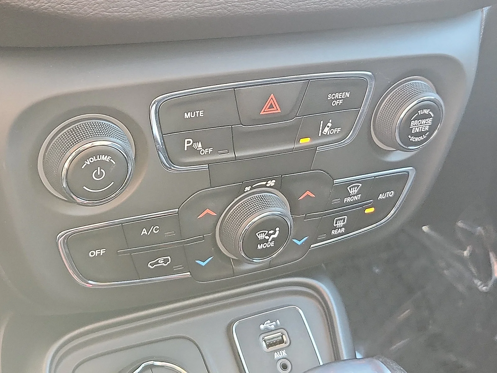 Used 2021 Diamond Black Jeep Trailhawk image 16