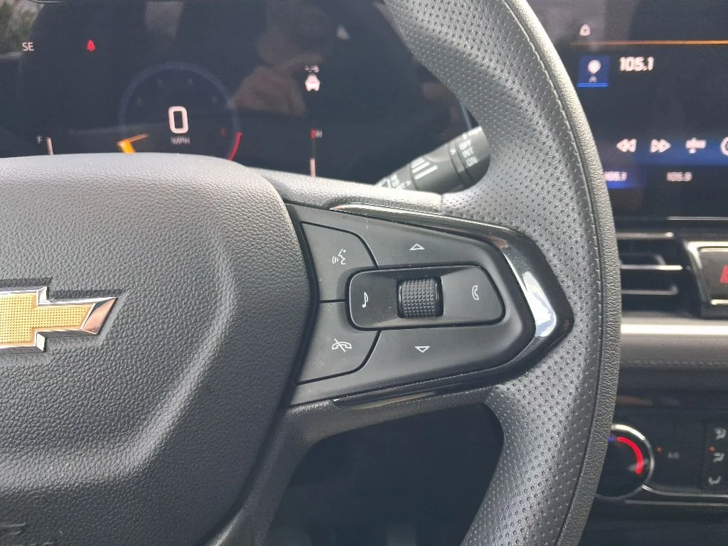 Used 2025 White Chevrolet LT image 26