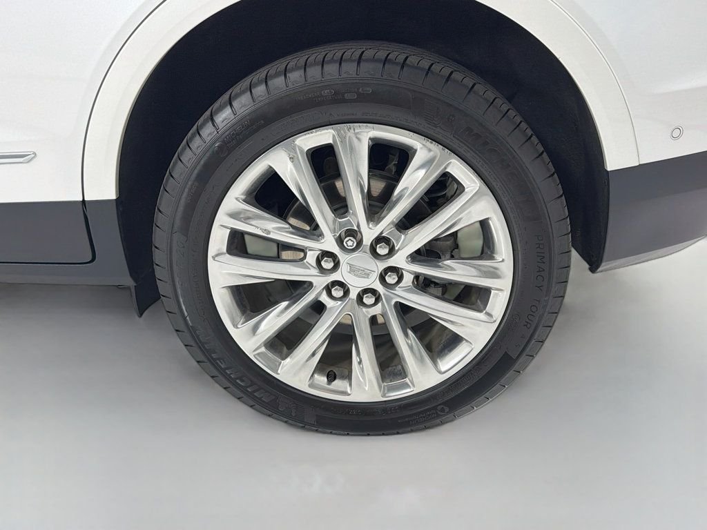 Used 2018 Crystal White Tricoat Cadillac AWD 4dr Platinum image 33