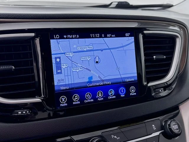 Used 2017 White Chrysler Touring L image 13