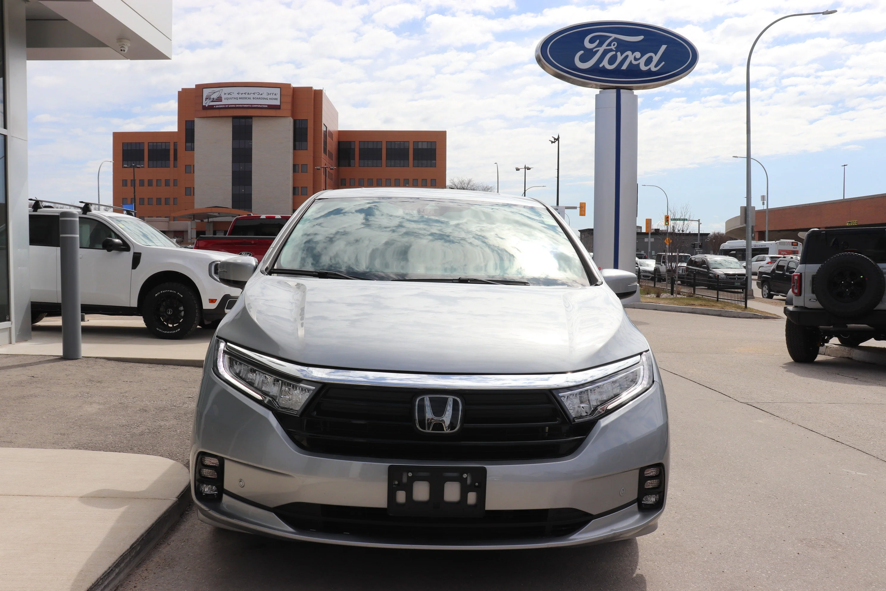 Certified Used 2022 Lunar Silver Metallic Honda Touring image 2