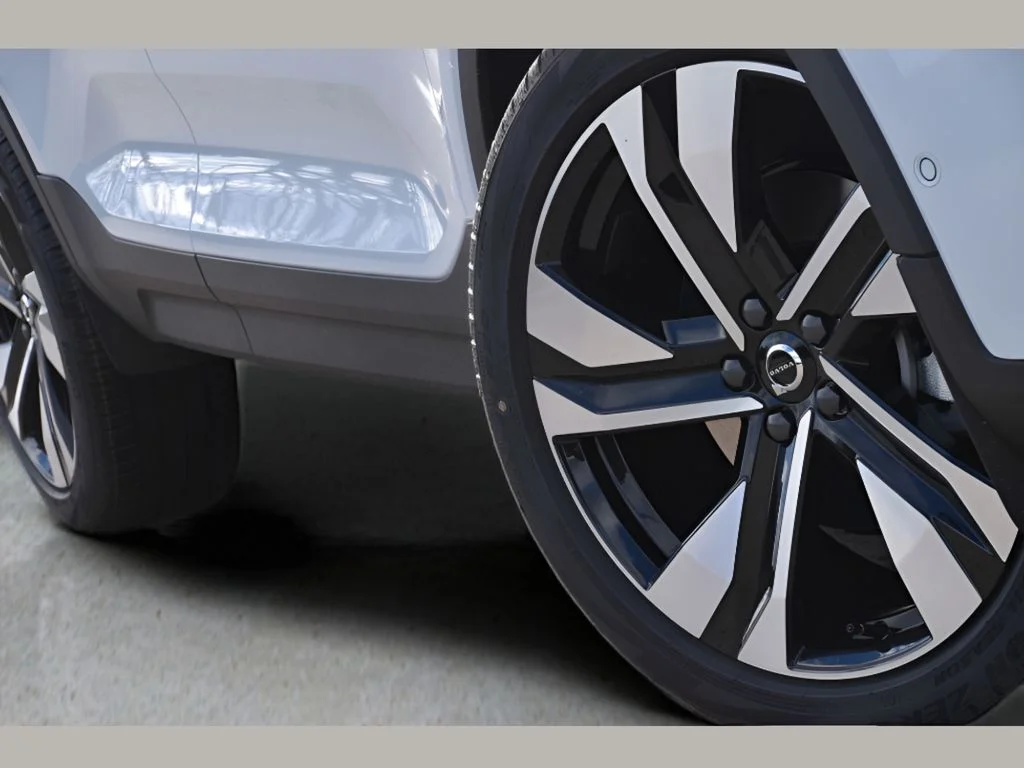 Used 2026 Cloud Blue Volvo Plus image 9