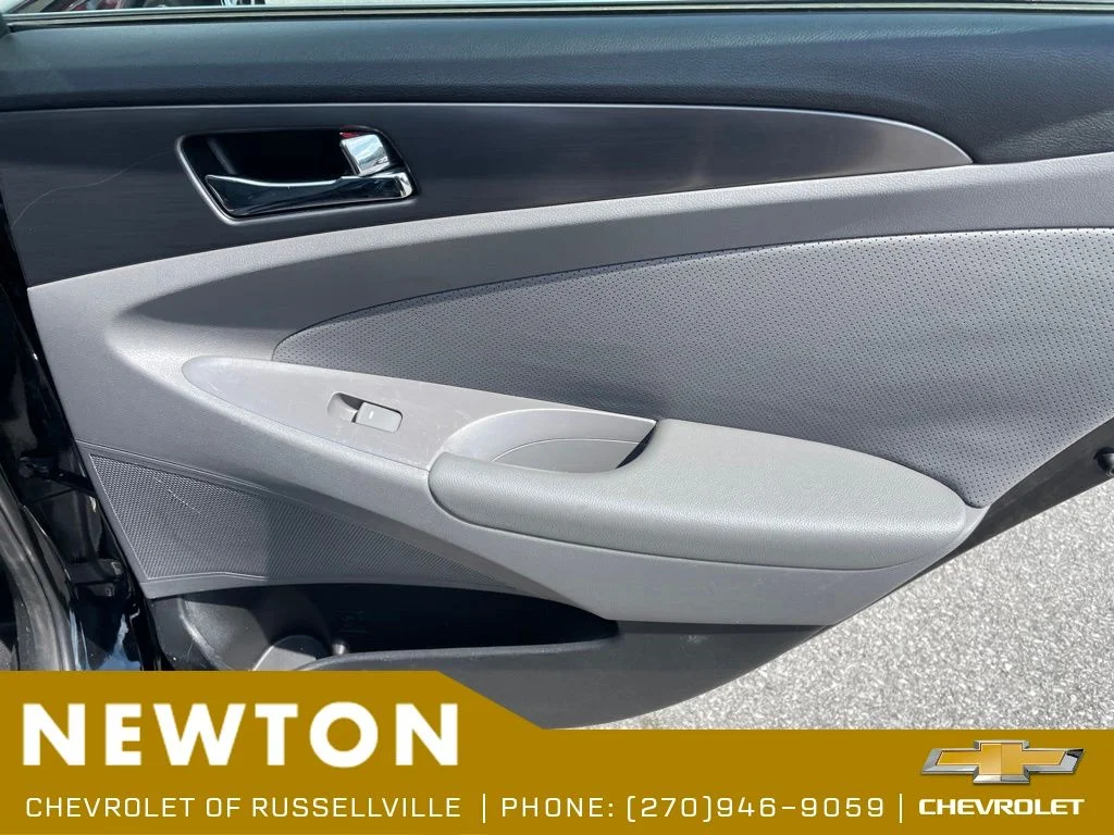 Used 2014 Black Onyx Pearl Hyundai Limited image 31