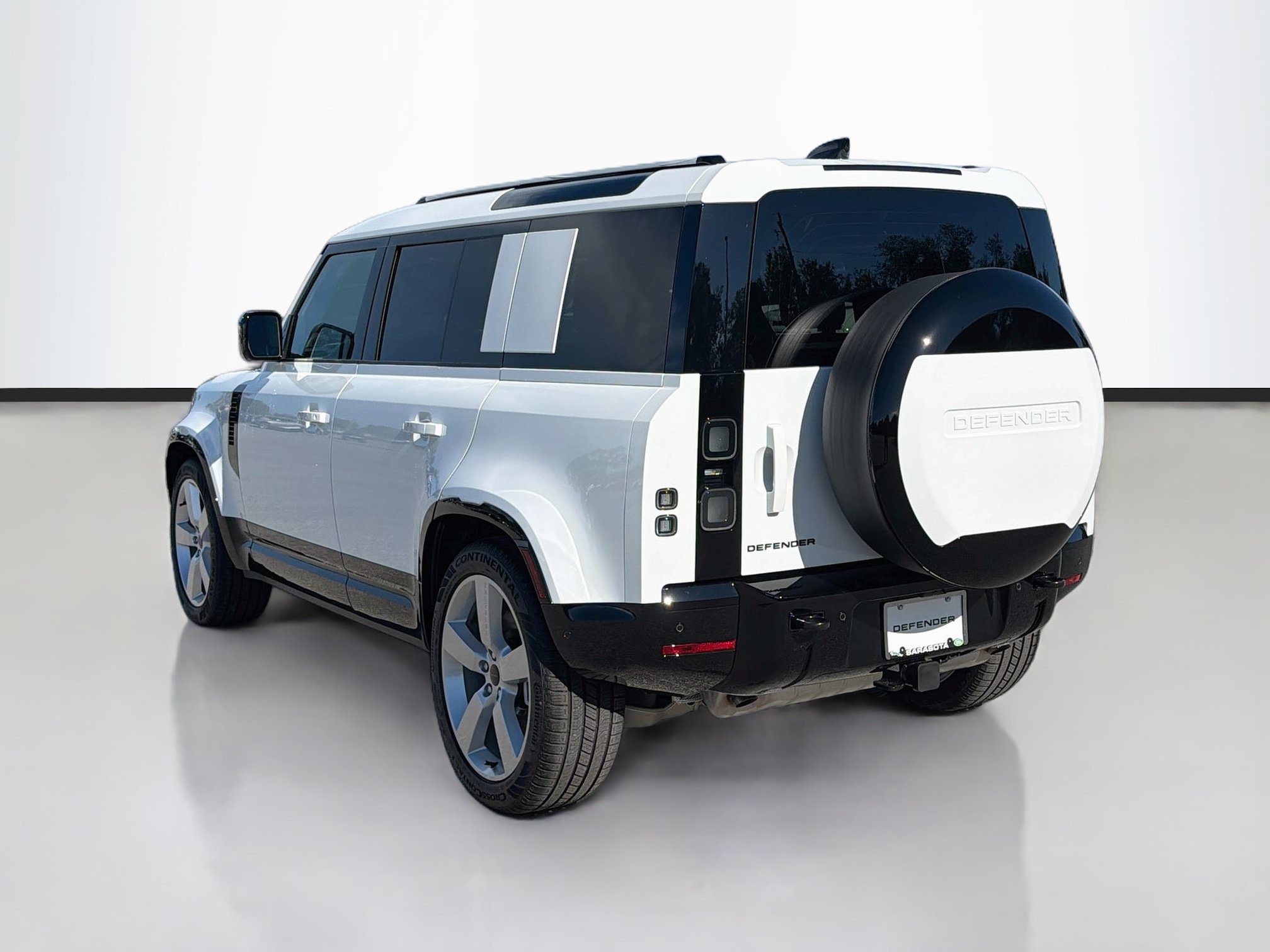 New 2026 Fuji White Land Rover X-Dynamic SE image 3