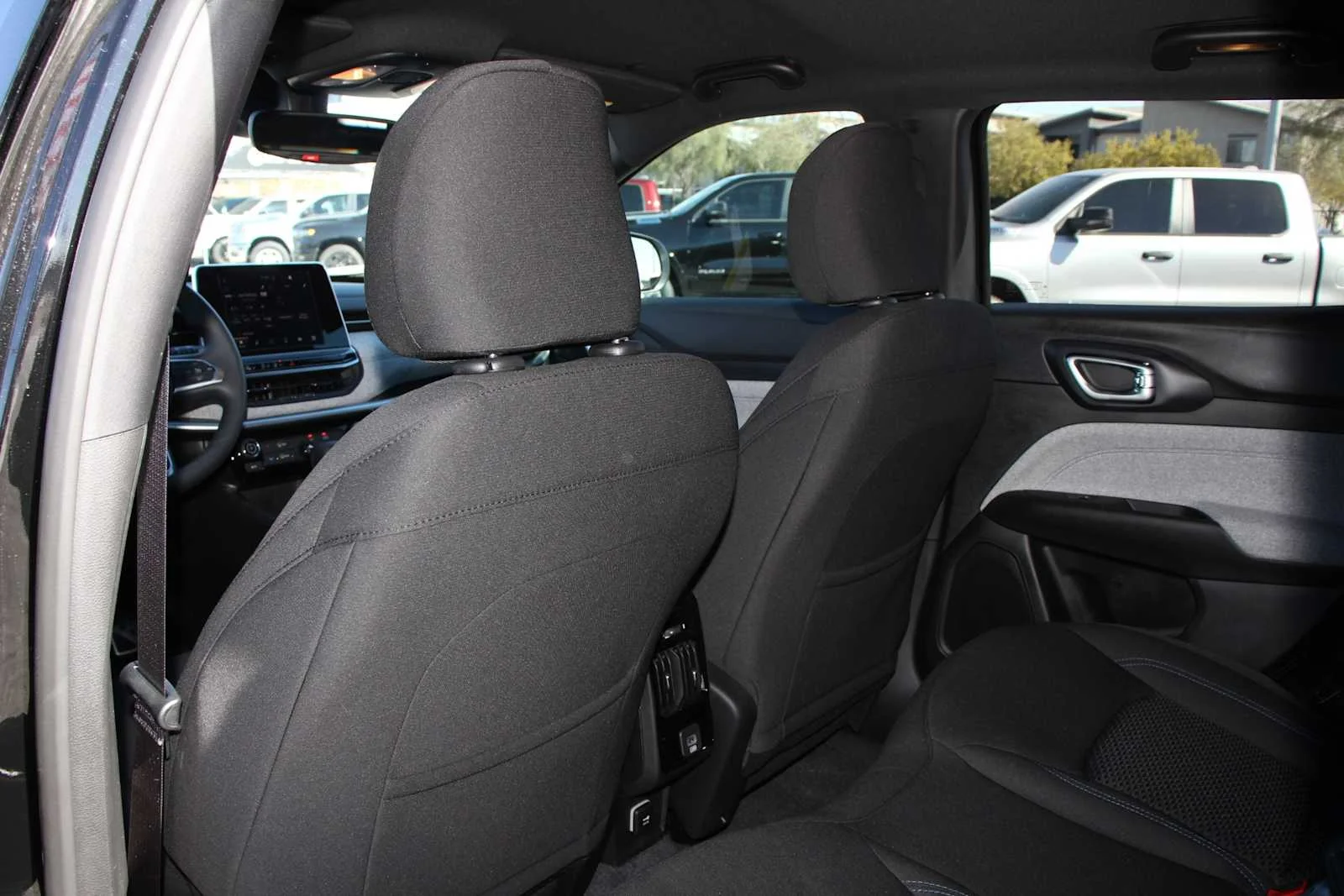 Used 2025 Diamond Black Crystal Pearlcoat Jeep Sport image 17