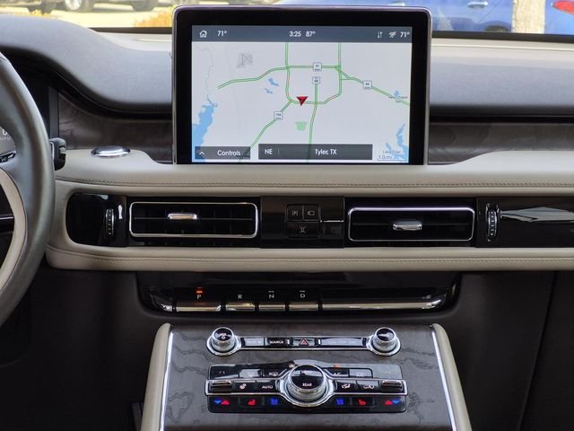 Used 2020 Black Metallic Lincoln Grand Touring image 22