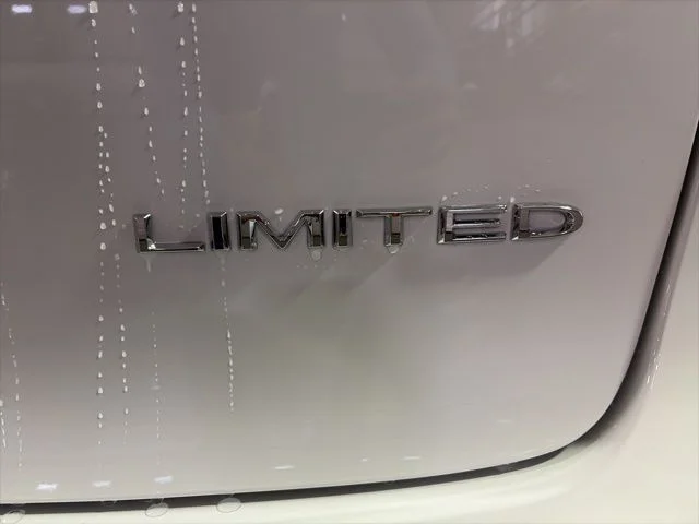 New 2026 Bright White Clear-Coat Exterior Paint Chrysler Limited image 49
