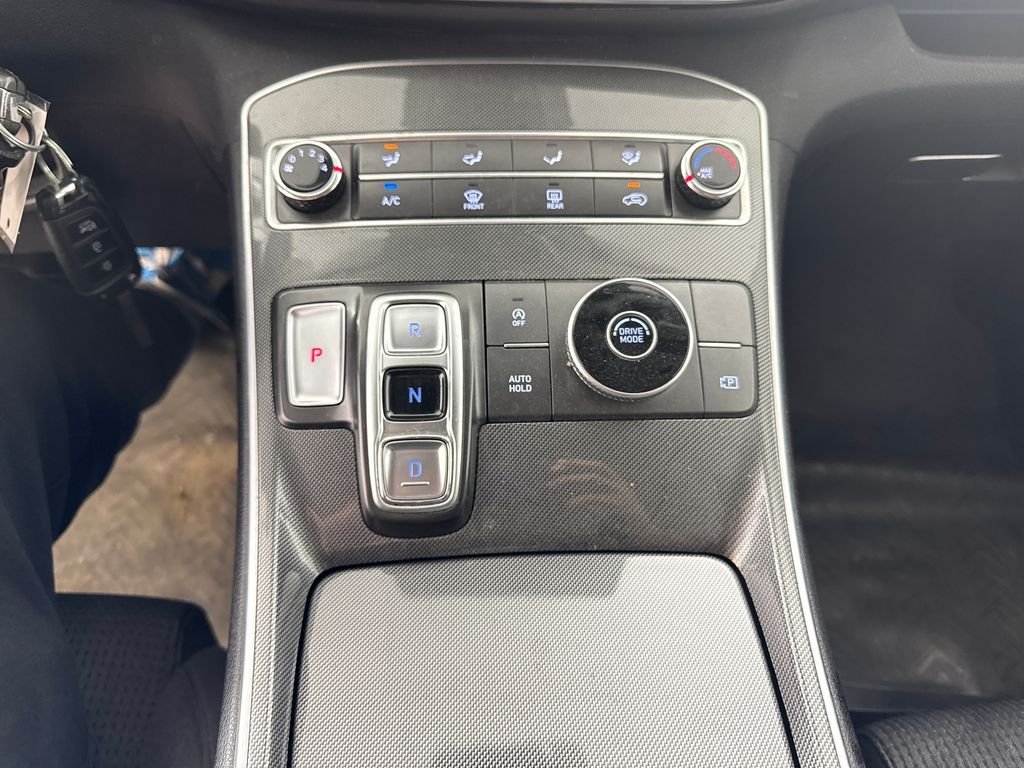 Used 2022 Gray Hyundai SE image 13