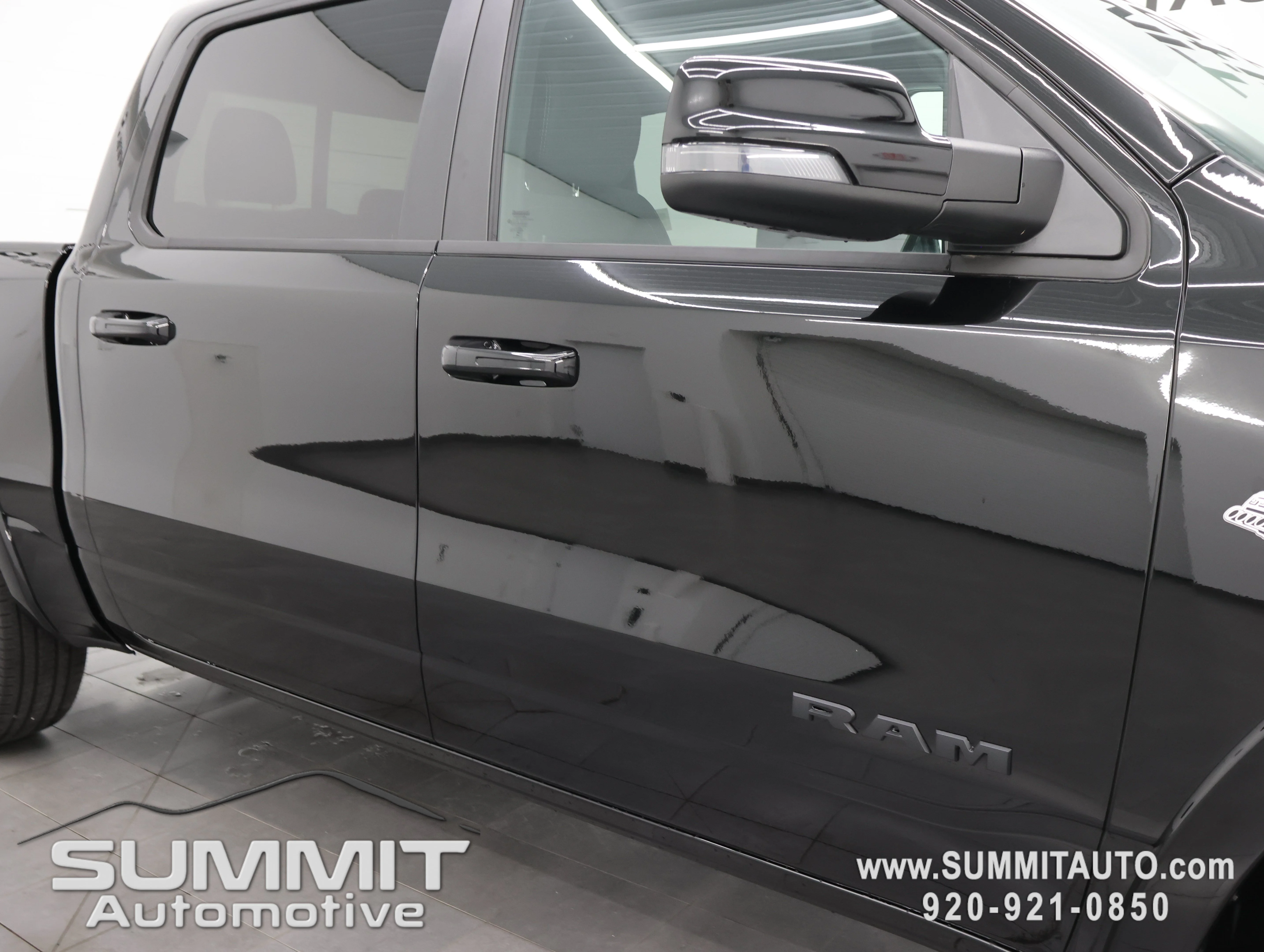 New 2026 Diamond Black Crystal Pearl-Coat Exterior Paint RAM Big Horn/Lone Star image 25