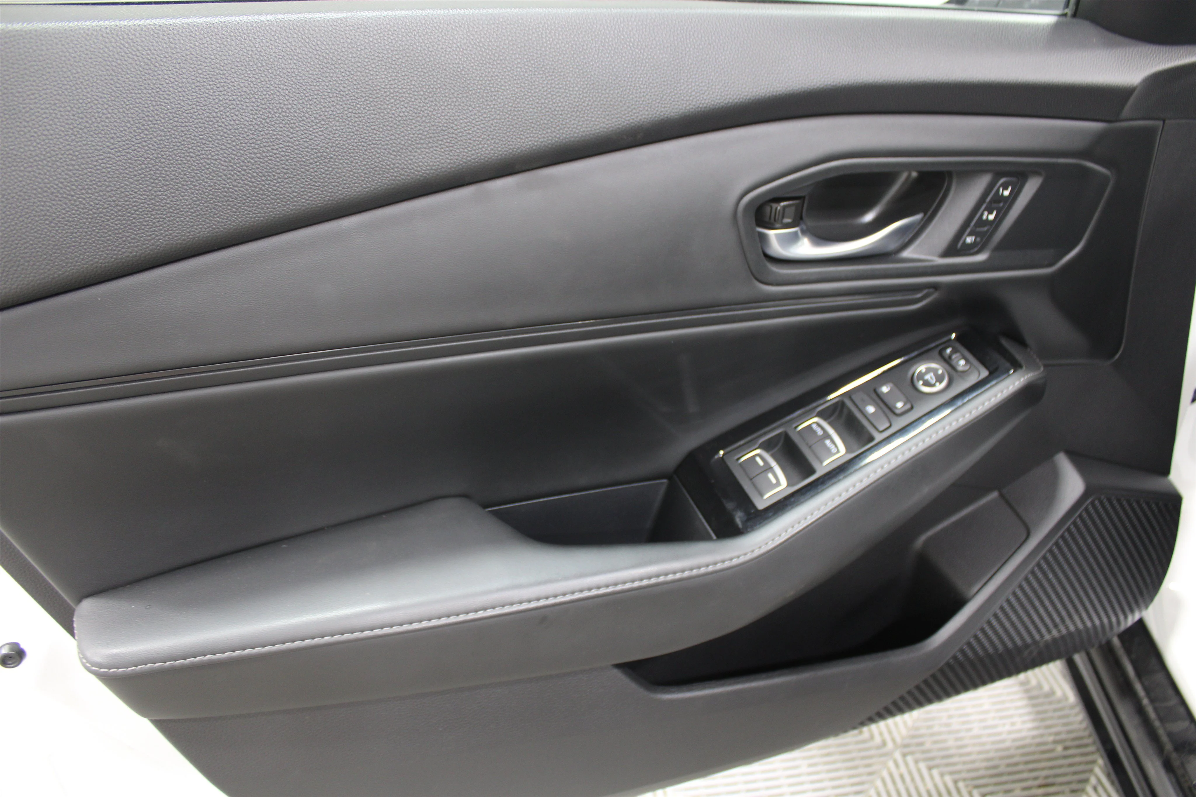 2023 Honda Accord Hybrid Touring - Photo 6