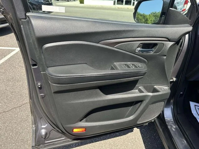Certified Used 2018 Modern Steel Metallic Honda EX-L image 15