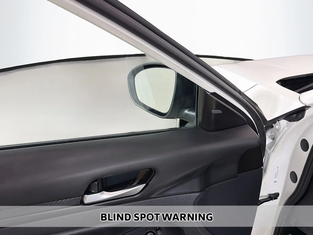 Used 2025 Glacier White Nissan 2.5 SV image 3