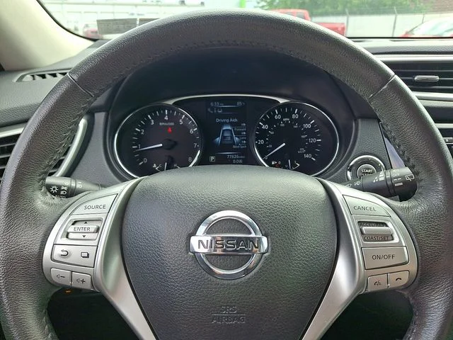 Used 2015 Red Nissan SL image 25
