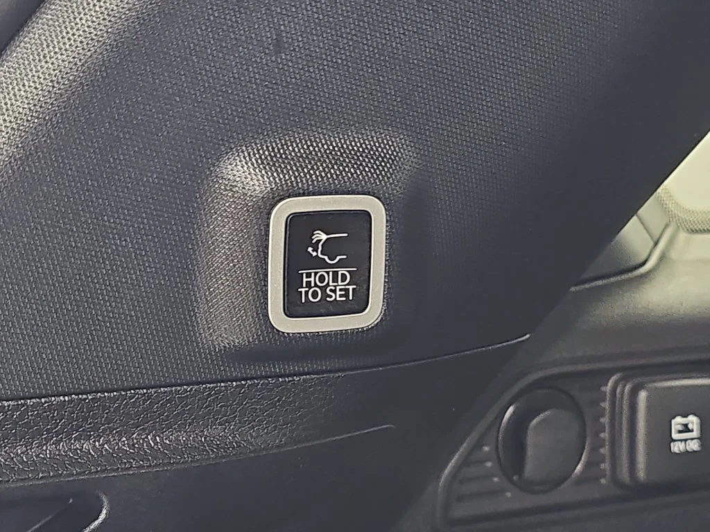 Used 2024 White Jeep Summit Reserve image 16