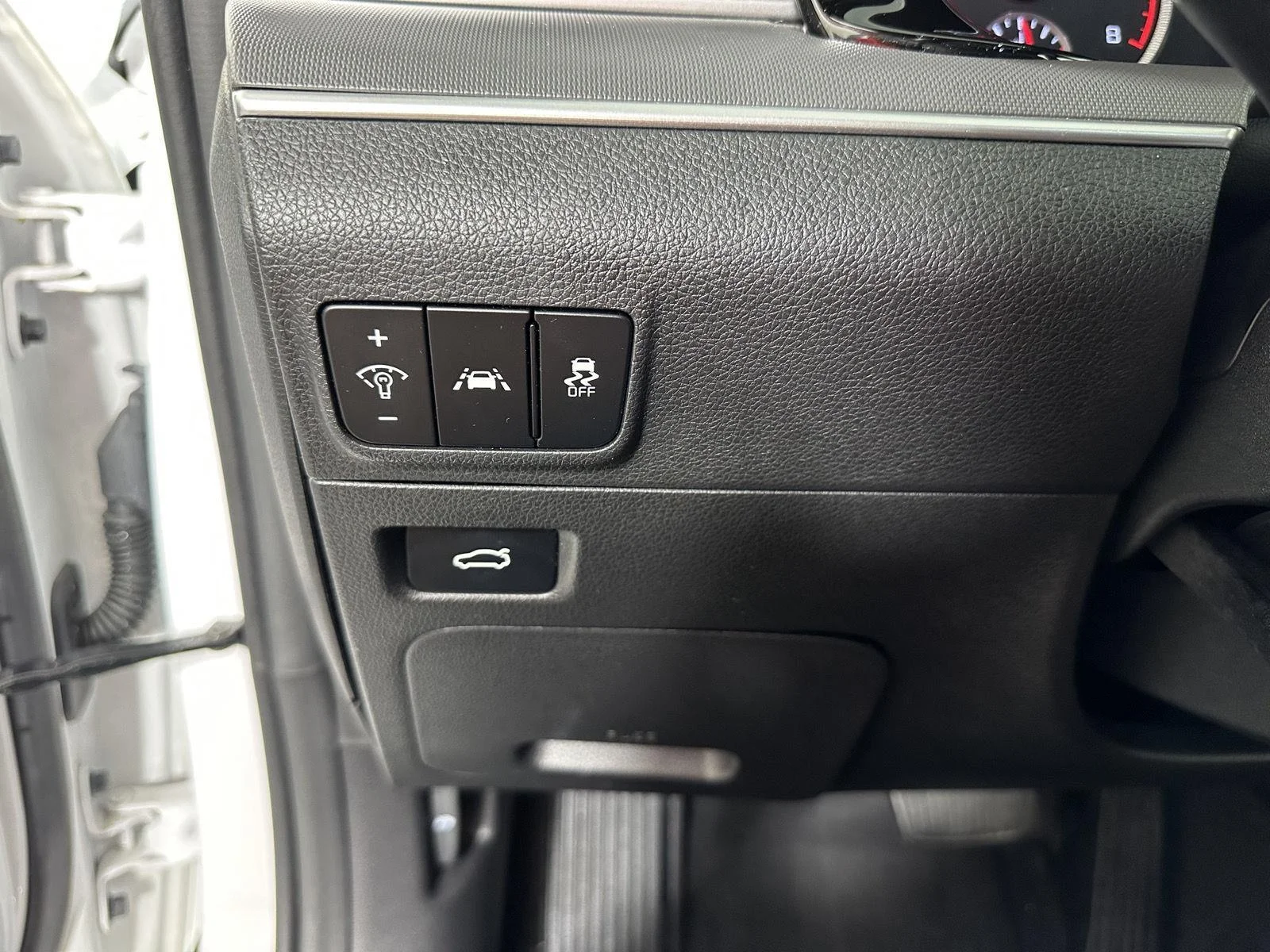 Used 2023 Glacial White Pearl Kia GT-Line image 29