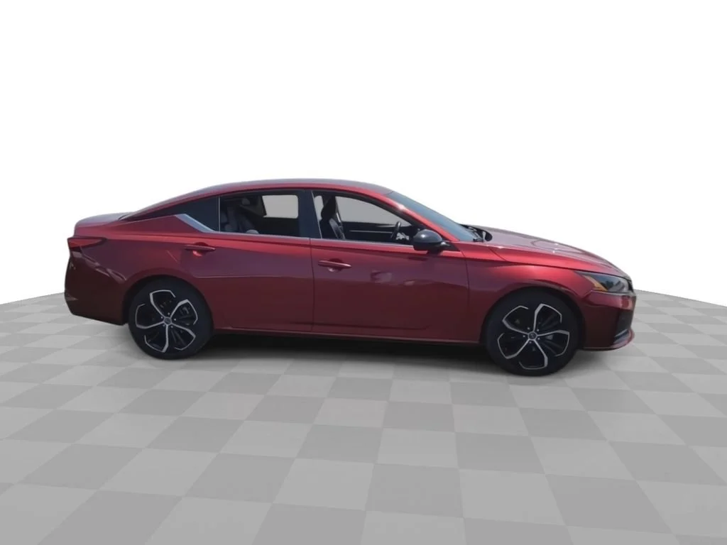 Used 2023 Red Nissan SR FWD image 9