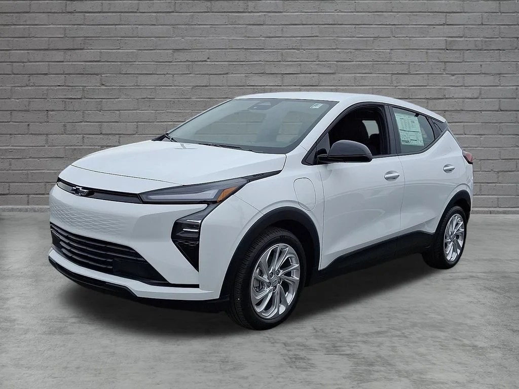 New 2027 Summit White Chevrolet LT image 3