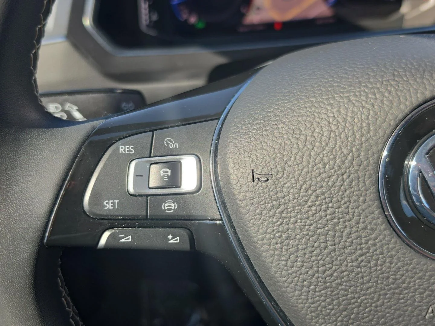 Used 2021  Volkswagen SEL image 15